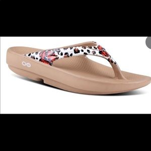 Oofos Oolala Poppy Leopard print Sandals